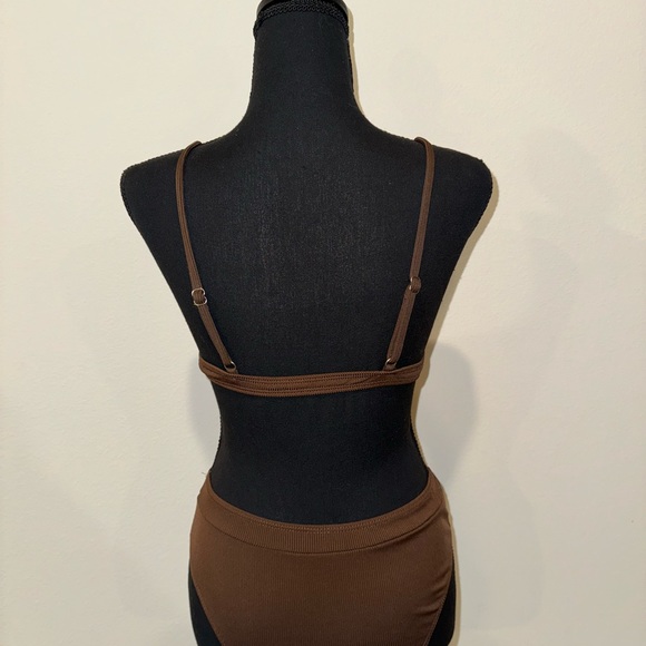 Bikini - Picture 2 of 2